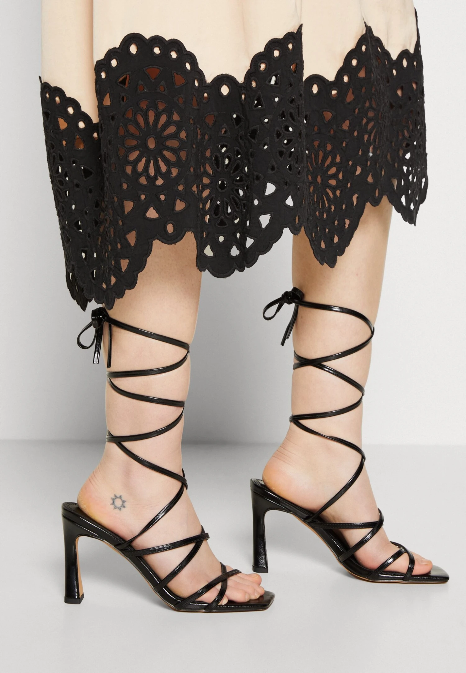 ARKET Cocktailjurk - Beige Dusty Light 8 ARKET Cocktailjurk - Beige Dusty Light - Afbeelding 6