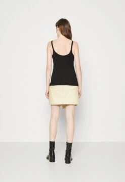 ARKET Top - Black 10 ARKET Top - Black -Arket Mode Shop 1b42e68aed3e49c5bb0bbfe9a08000c5