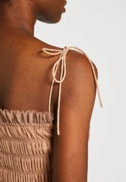 ARKET Cocktailjurk - Blush Pink -Arket Mode Shop 1dd2de22ecb74a06b71270dd68b15521