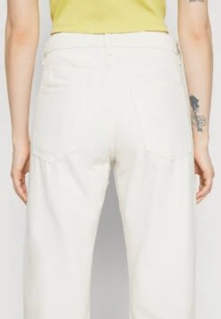 ARKET Relaxed Fit Jeans - White -Arket Mode Shop 2164f27d04674371bf062672c237f3c2