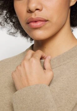 ARKET Pyjamashirt - Beige 13 ARKET Pyjamashirt - Beige -Arket Mode Shop 2293773581e94abe83166fdf5128ae08