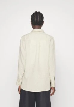 ARKET Overhemdblouse - Natural 10 ARKET Overhemdblouse - Natural -Arket Mode Shop 23e01996403846e599237ca75bfb9375