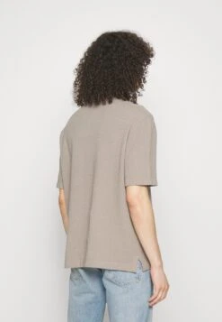 ARKET Tibro - Overhemd - Mole -Arket Mode Shop 2735ea9811af40f6a7bd374cd2706b1f