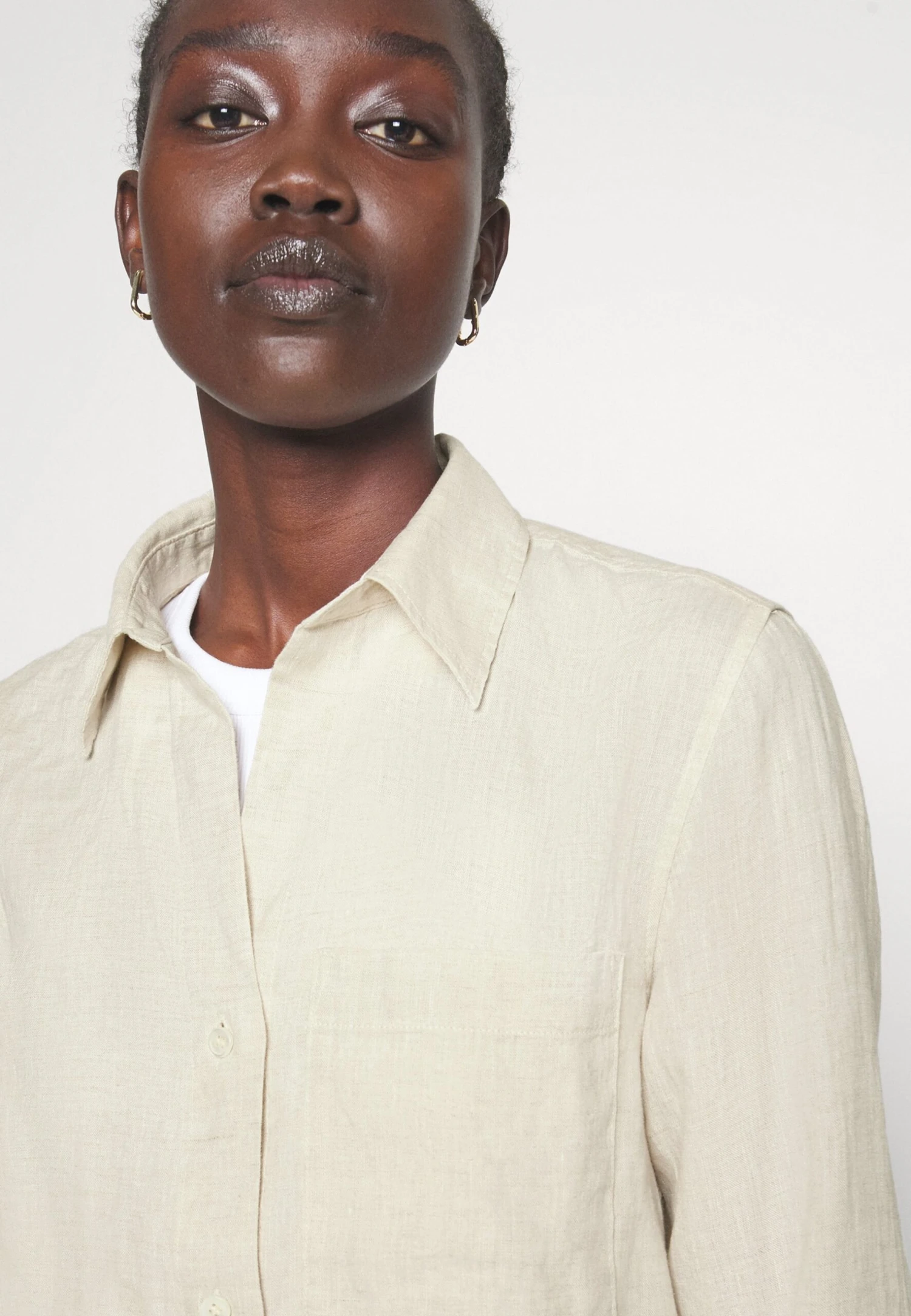 ARKET Overhemdblouse - Natural 8 ARKET Overhemdblouse - Natural - Afbeelding 6