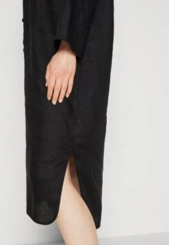 ARKET Blousejurk - Black 13 ARKET Blousejurk - Black -Arket Mode Shop 2cf85690601343b884782331a1cffeb6