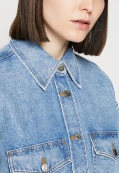 ARKET Overhemdblouse - Blue Dusty Light -Arket Mode Shop 4217c97e58f44b9a9077ff1e55471653