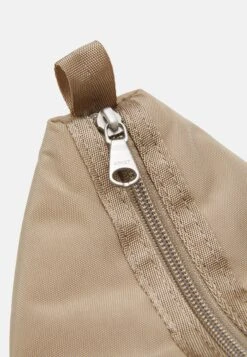 ARKET Doppkit Narke Unisex - Toilettas - Beige 9 ARKET Doppkit Narke Unisex - Toilettas - Beige -Arket Mode Shop 470418dbe75944b1b0c4b5db2fe4063d