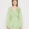 ARKET Jurk - Green Bright -Arket Mode Shop 5ab0330a7f07423e9549d9304724f54b
