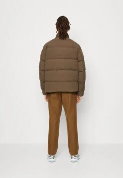 ARKET Gewatteerde Jas - Green/Brown 10 ARKET Gewatteerde Jas - Green/Brown -Arket Mode Shop 5e290d42f9534896a1b9ce6e1347aff1