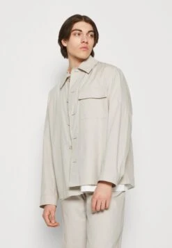 ARKET Lichte Jas - Dark Beige 11 ARKET Lichte Jas - Dark Beige -Arket Mode Shop 6bca50eafbeb4053bd8abaa11b96851d