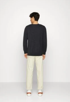 ARKET Sylvester Crew Neck - Trui - Grey -Arket Mode Shop 7d9549f2978a4508aee4144d42816e11