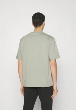 ARKET T-Shirt Basic - Khaki 9 ARKET T-Shirt Basic - Khaki -Arket Mode Shop 86f4928618ab406ebccb7833500f0836