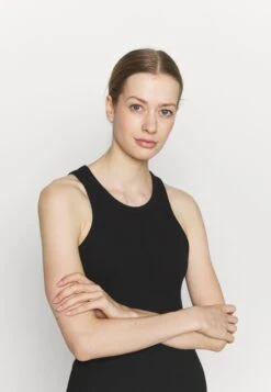 ARKET Top - Black -Arket Mode Shop 8996659822dd44eda611ecd08f1d402f