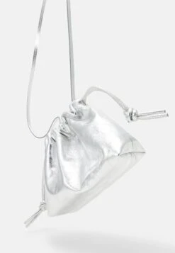 ARKET Schoudertas - Silver -Arket Mode Shop 9158dc00e18f47adb8a14f97d3287b58
