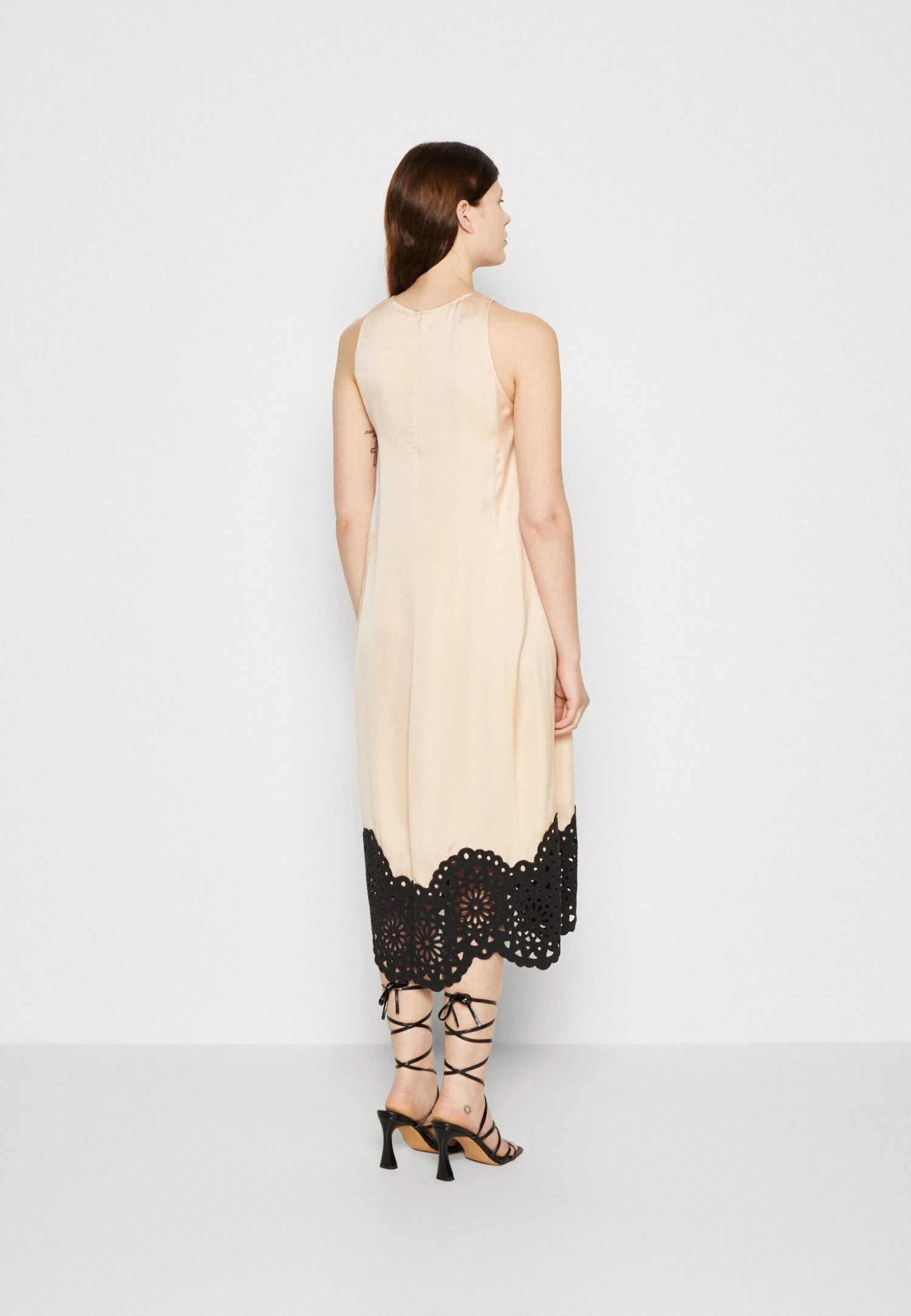 ARKET Cocktailjurk - Beige Dusty Light 5 ARKET Cocktailjurk - Beige Dusty Light - Afbeelding 3