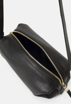 ARKET Handtas - Black -Arket Mode Shop 9dea68188f28460c9305f56b9ba1dd4d