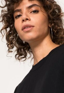 ARKET T-Shirt Basic - Black -Arket Mode Shop a006b55ac94b4b21938a7754933c4194