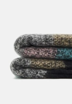 ARKET Sjaal - Turquoise -Arket Mode Shop a76a94e5113c44fd97524053448eb8f3