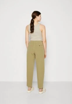 ARKET Chino - Khaki Green -Arket Mode Shop b2611b7cc9bb4da18bd7d3c8424063b0