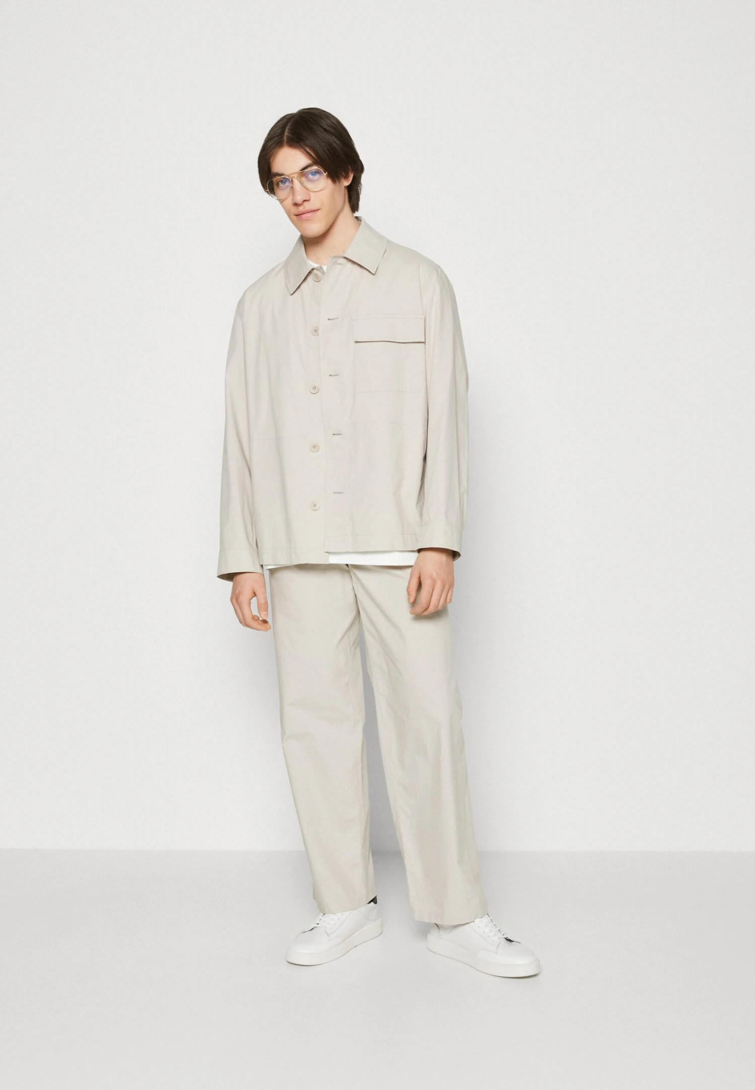 ARKET Lichte Jas - Dark Beige 4 ARKET Lichte Jas - Dark Beige - Afbeelding 2