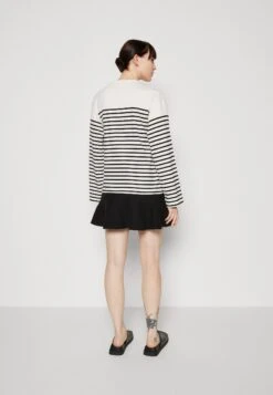 ARKET Longsleeve - Off White Stripe -Arket Mode Shop beac9fff7b5044689ddcb1533748341a