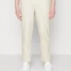 ARKET Chino - White Dusty Light -Arket Mode Shop da1f2c8d822b4cdb866bb1a14a5e24ec