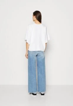 ARKET T-Shirt Basic - White 10 ARKET T-Shirt Basic - White -Arket Mode Shop e27b815e28ab4f9ea63a085b936eba23