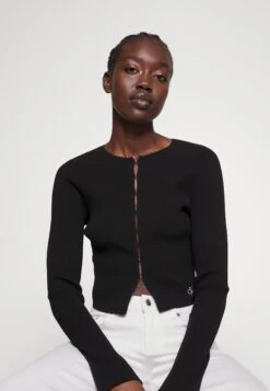 ARKET Straight Leg Jeans - White 15 ARKET Straight Leg Jeans - White -Arket Mode Shop f0c08c2e263643a78b061f75e720e9ba